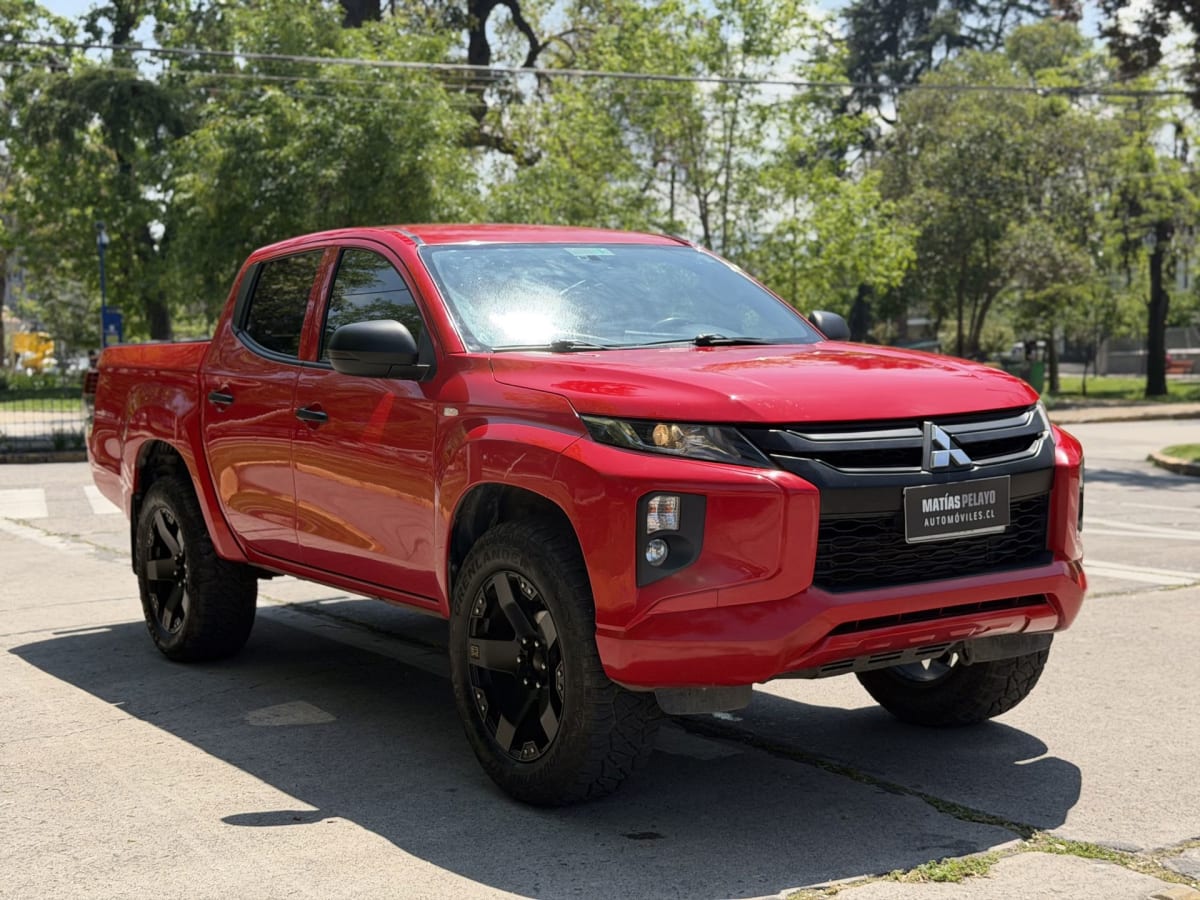 2021 Mitsubishi L200 2.4 Rojo - Miniatura 3