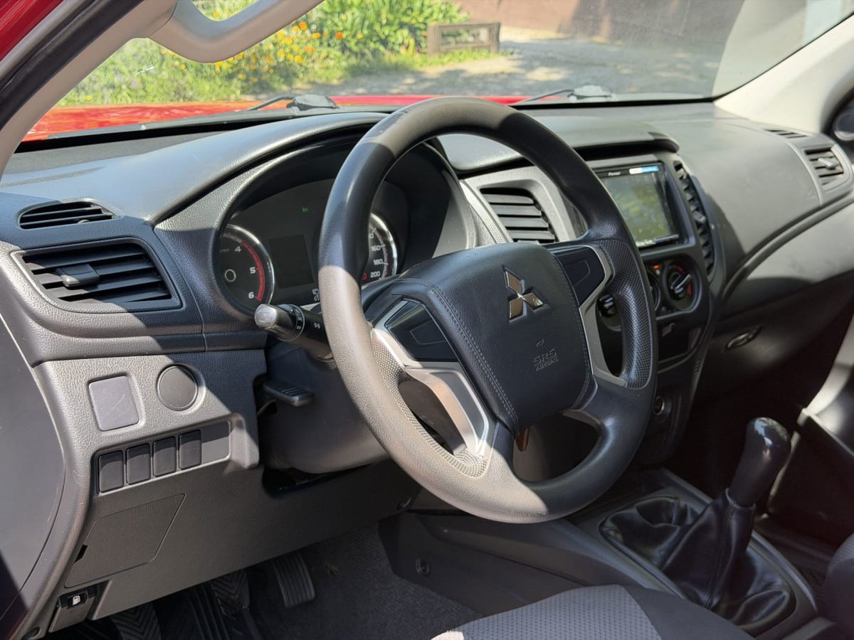 2021 Mitsubishi L200 2.4 Rojo - Miniatura 10