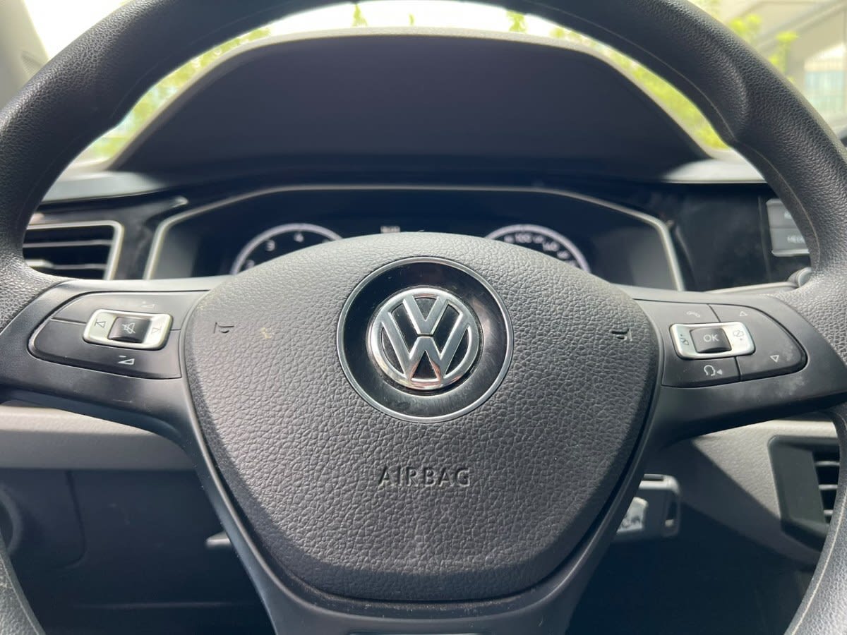 2019 Volkswagen POLO COMFORTLINE Azul - Miniatura 2