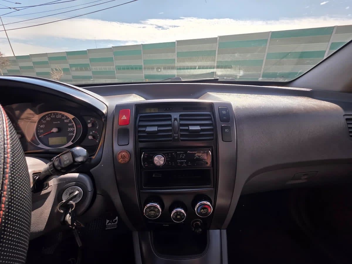 2005 Hyundai Tucson GL Blanco - Miniatura 9