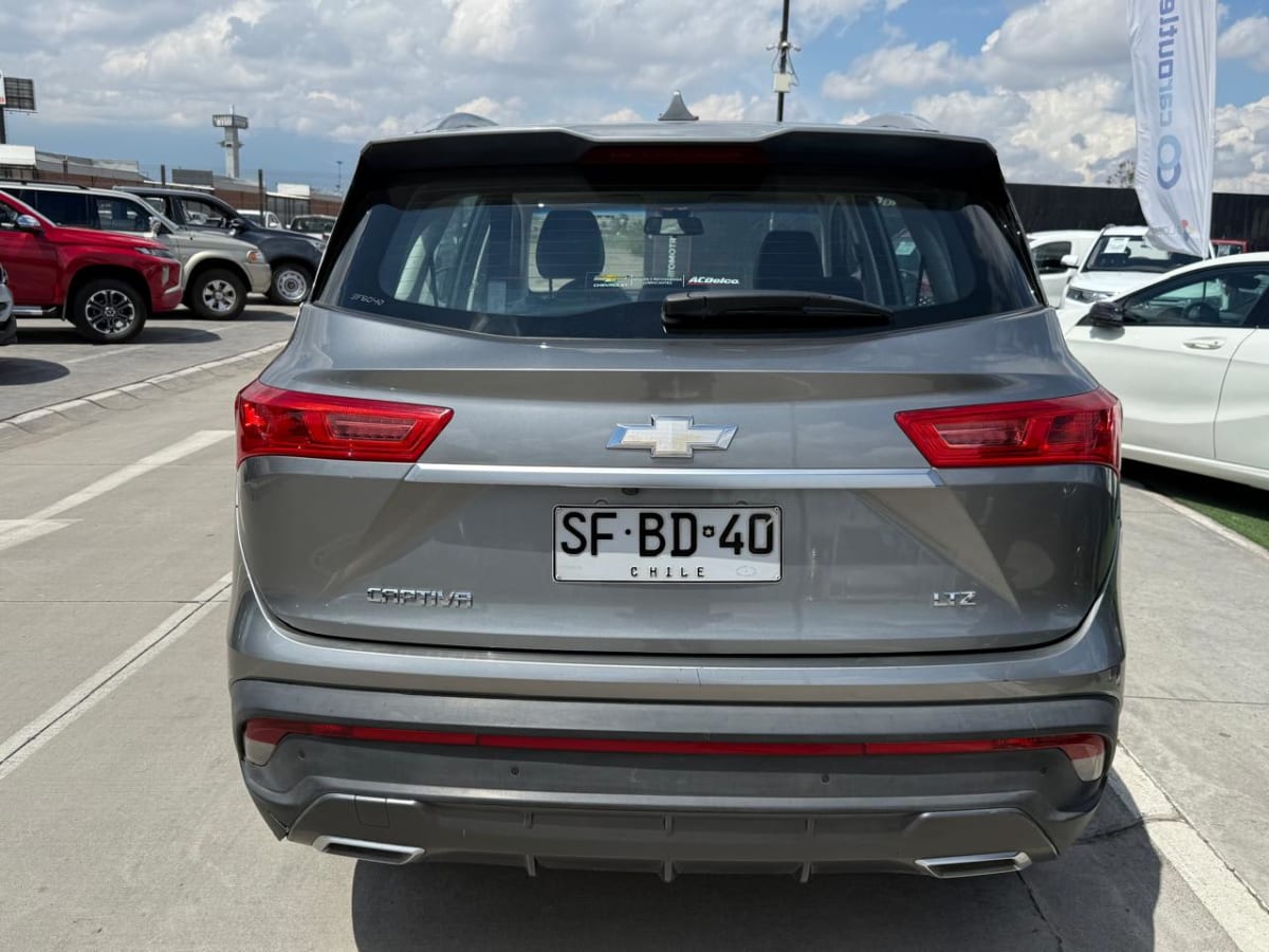 2022 Chevrolet Captiva 1.5 Gris - Miniatura 4