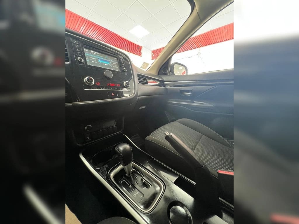 2022 Mitsubishi OUTLANDER CVT - Miniatura 4