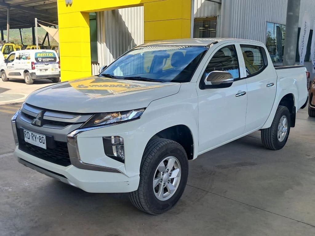 2021 Mitsubishi L200 KATANA - Miniatura 2