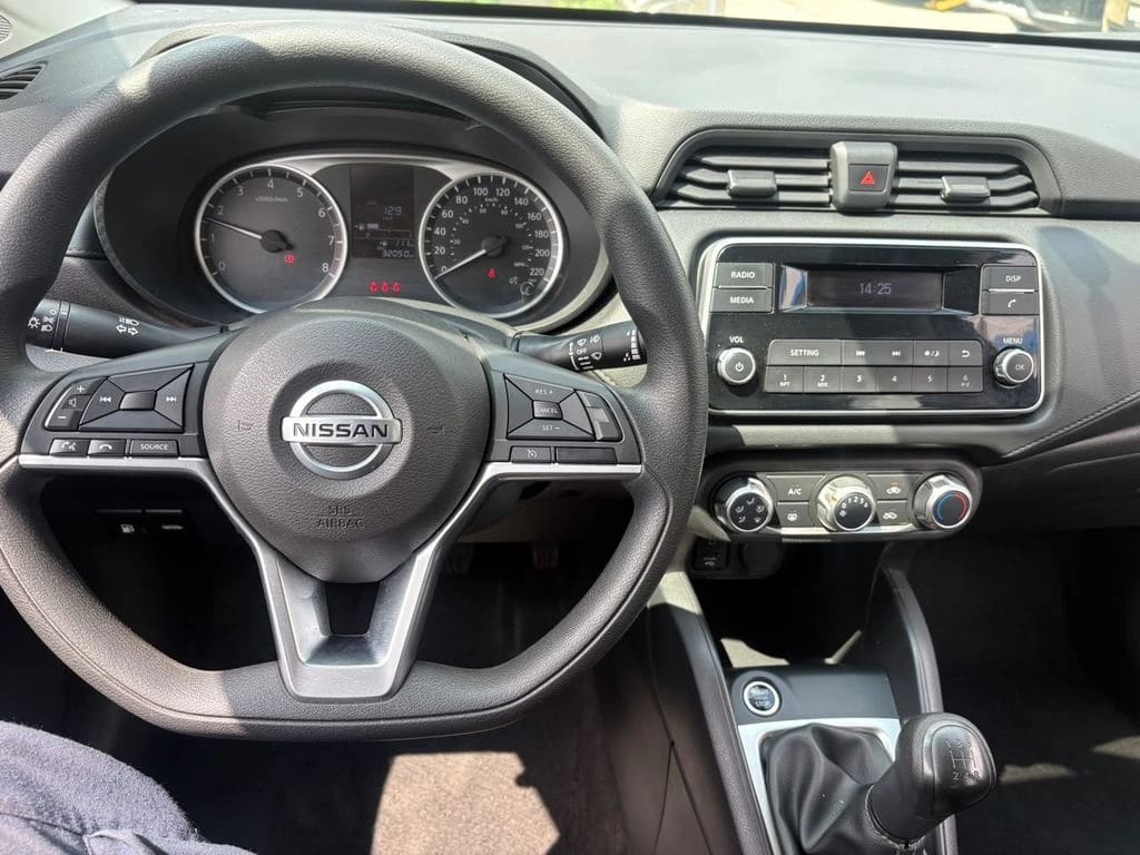 2021 Nissan Versa MT - Miniatura 7