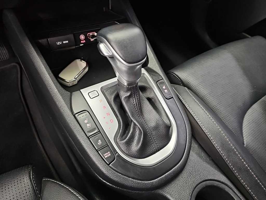 2019 Kia K3 1.6 Negro - Miniatura 8