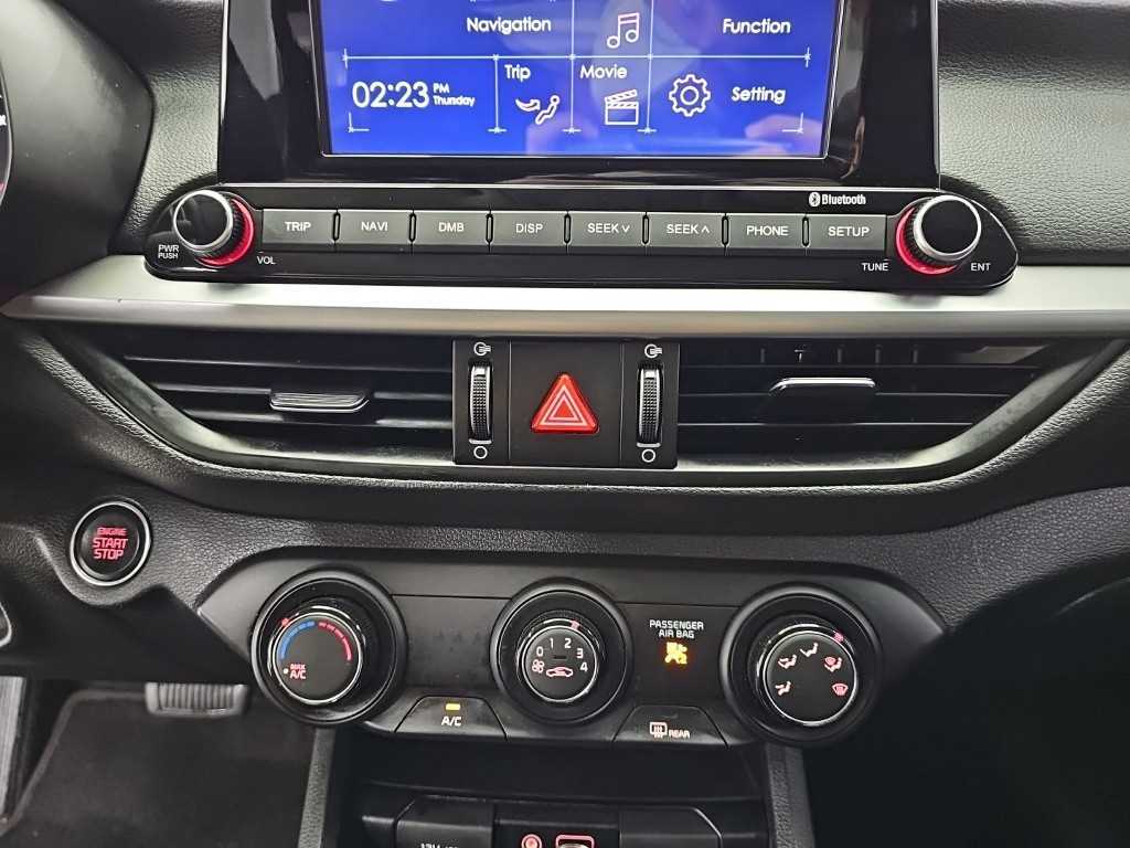 2019 Kia K3 1.6 Negro - Miniatura 10
