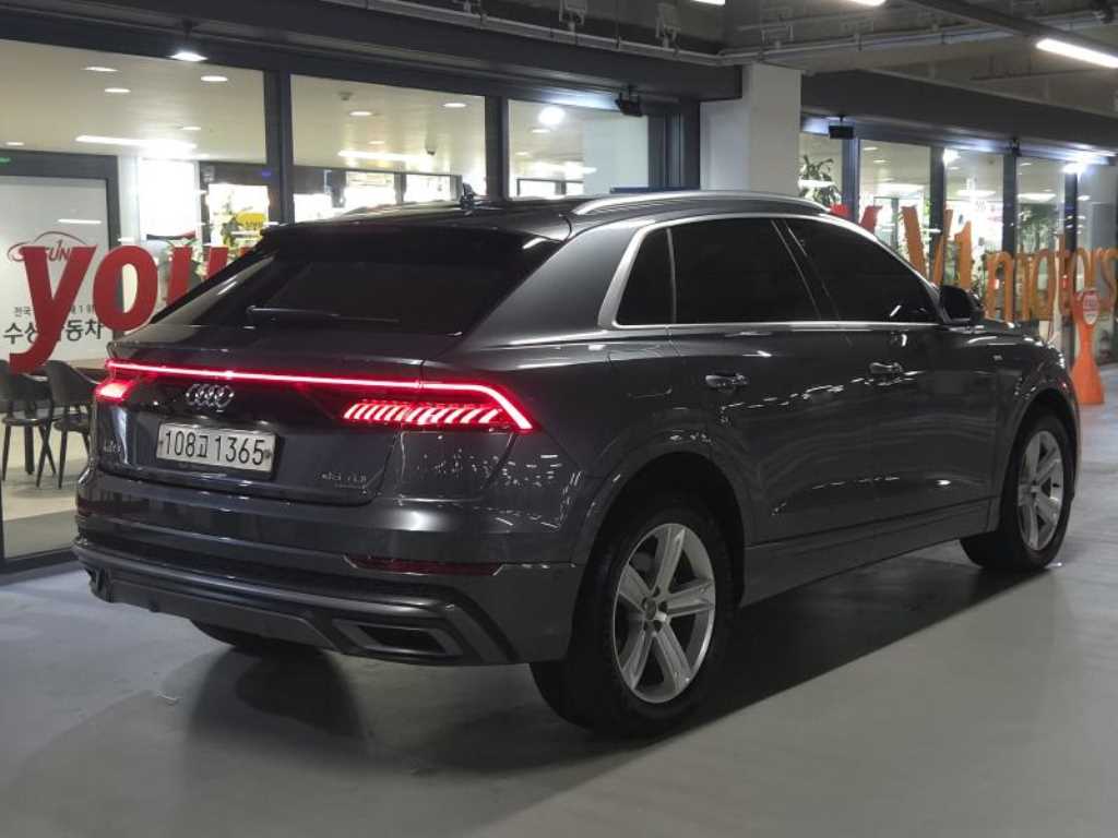 2020 Audi Q8 Electricity Gris - Miniatura 4