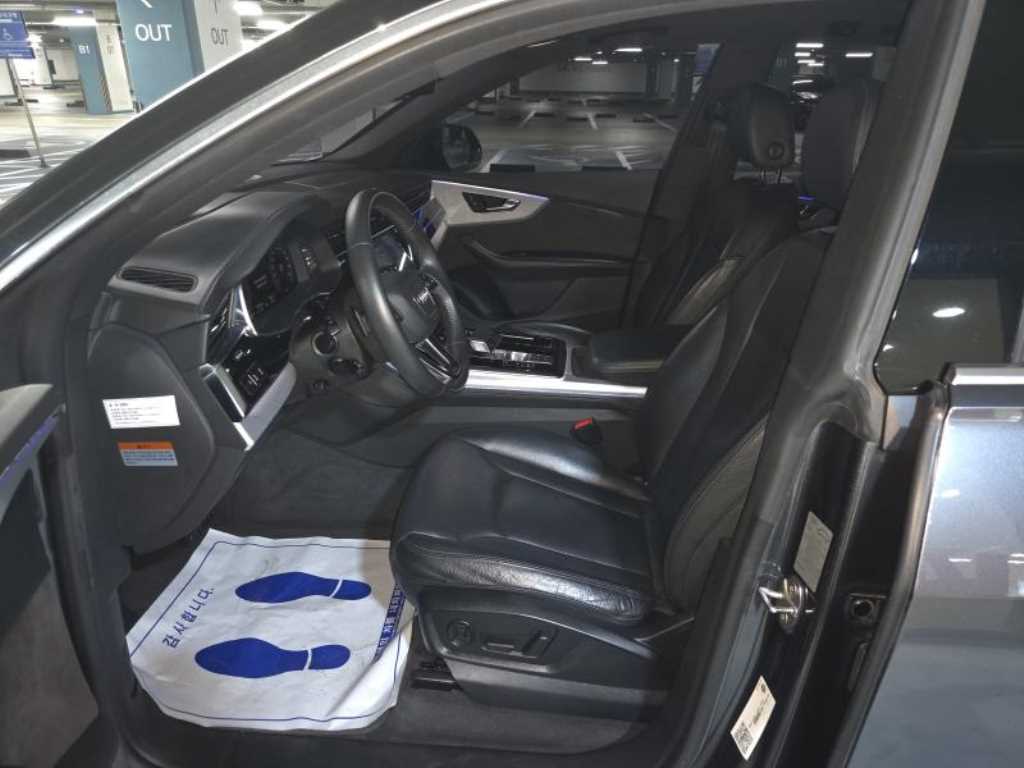 2020 Audi Q8 Electricity Gris - Miniatura 6