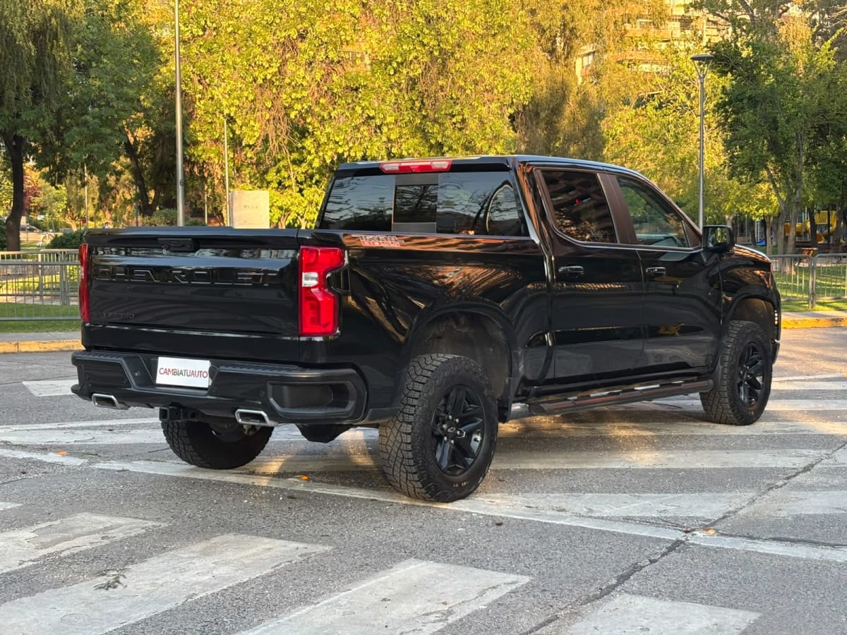 2026 Chevrolet SILVERADO LT - Miniatura 4