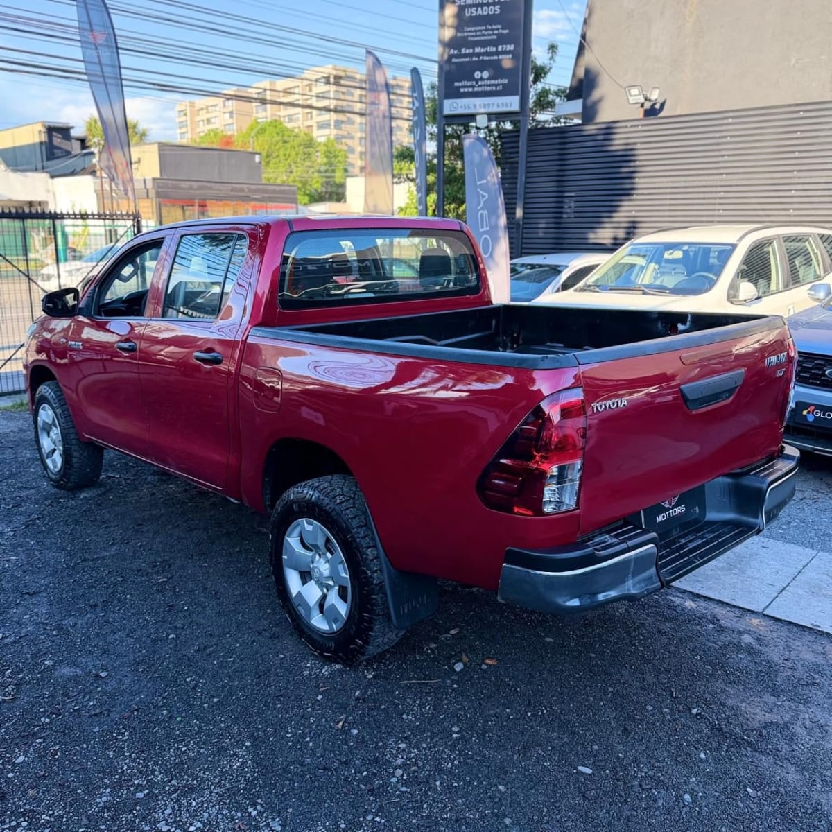 2023 Toyota Hilux DX Rojo - Miniatura 3