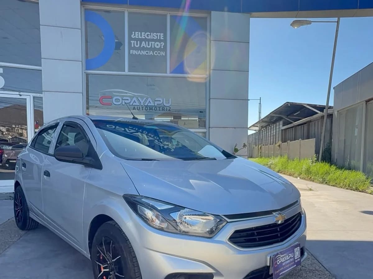 2019 Chevrolet Onix LT Plata - Miniatura 2