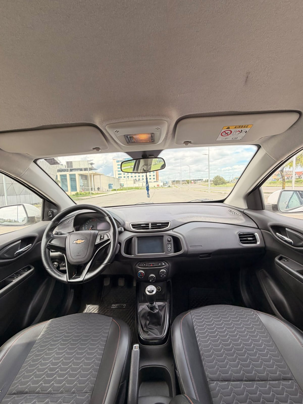 2017 Chevrolet ONIX LTZ Blanco - Miniatura 3
