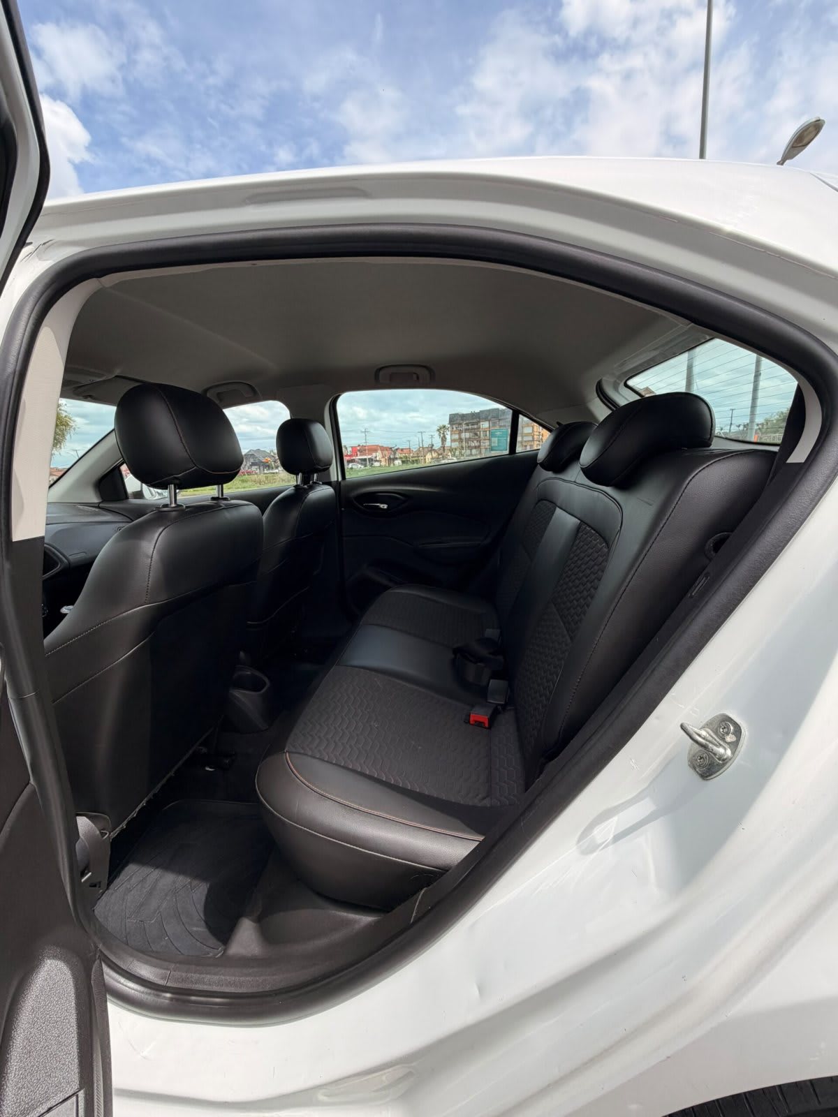 2017 Chevrolet ONIX LTZ Blanco - Miniatura 4