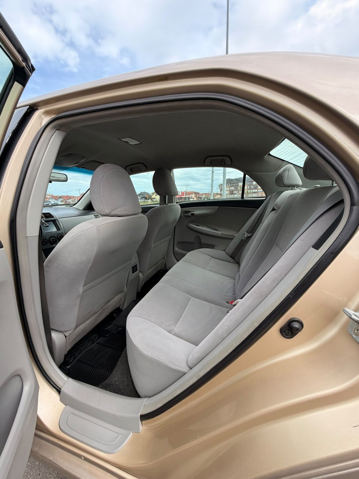 2012 Toyota COROLLA XLI Beige - Miniatura 8