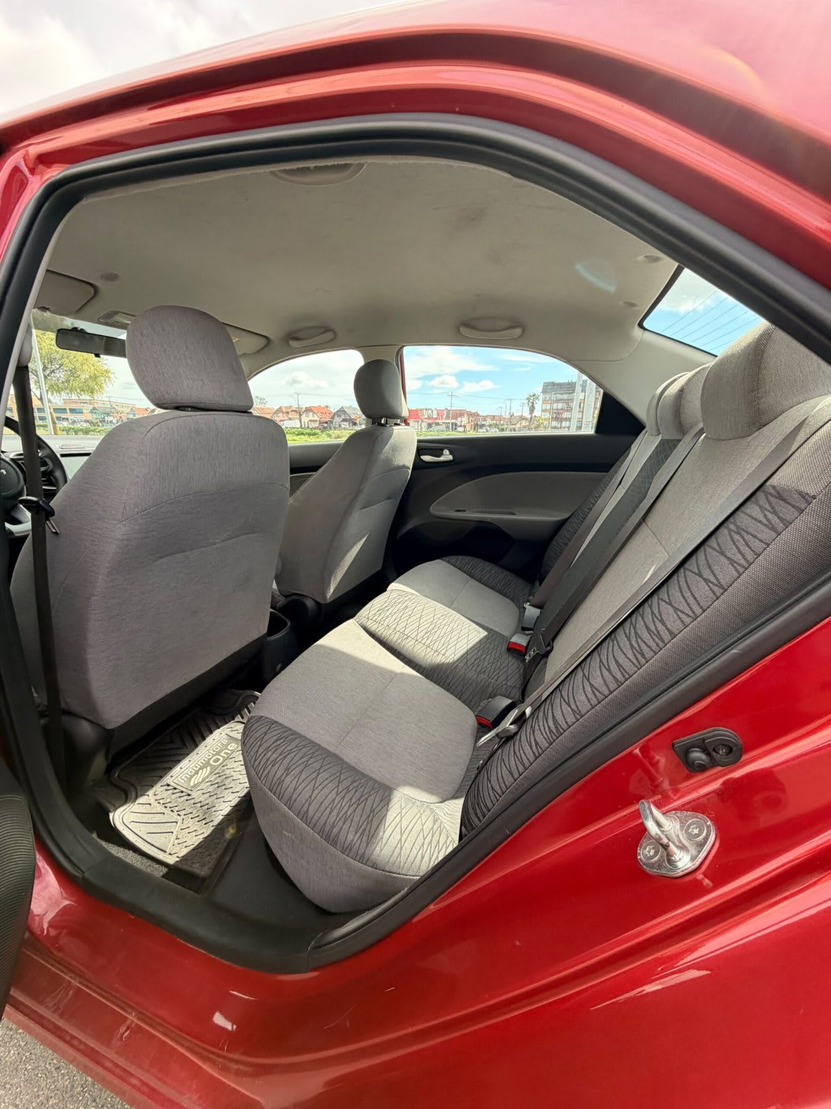 2023 Kia SOLUTO LX Rojo - Miniatura 10