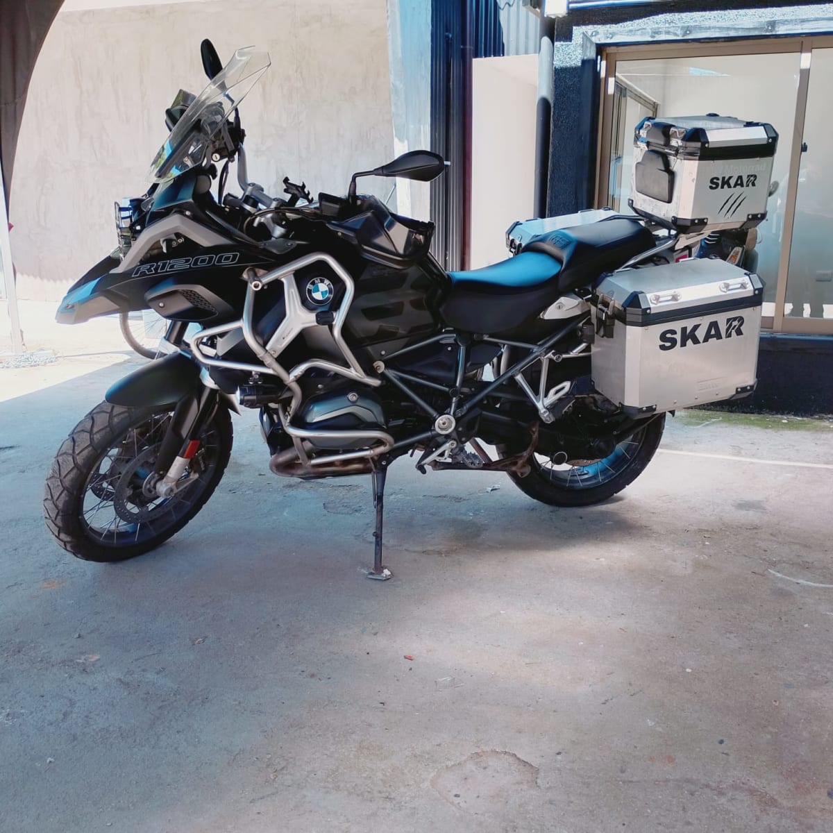 2018 BMW R1200 GS Negro - Miniatura 2