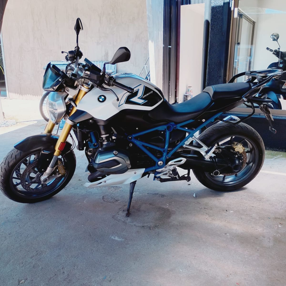 2018 BMW R1200 GS Negro - Miniatura 9