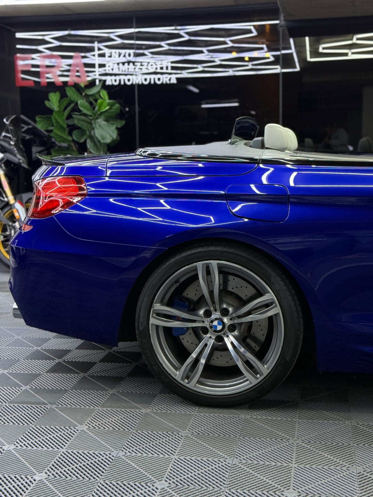 2015 BMW M6 Cabriolet Azul - Miniatura 3