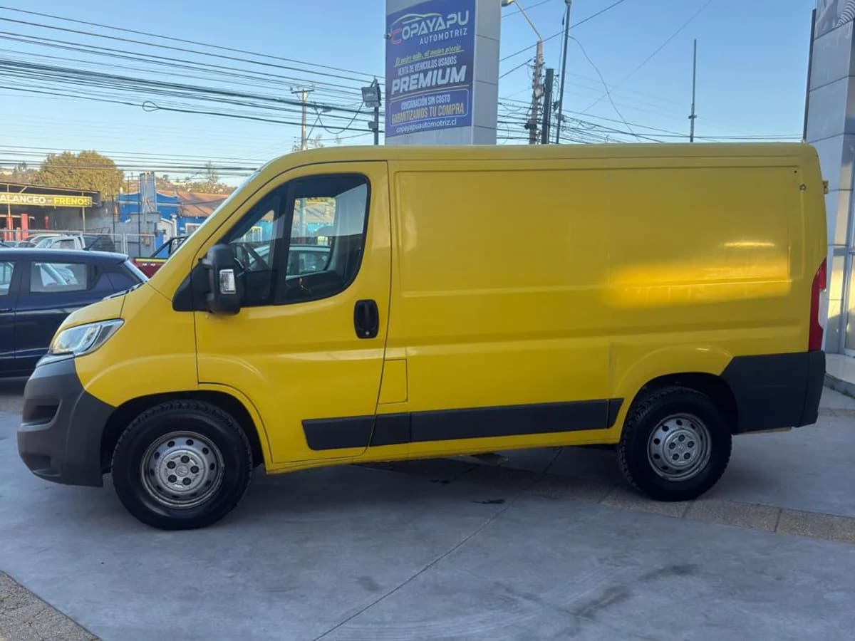 2018 Citroën Jumper Amarillo - Miniatura 2