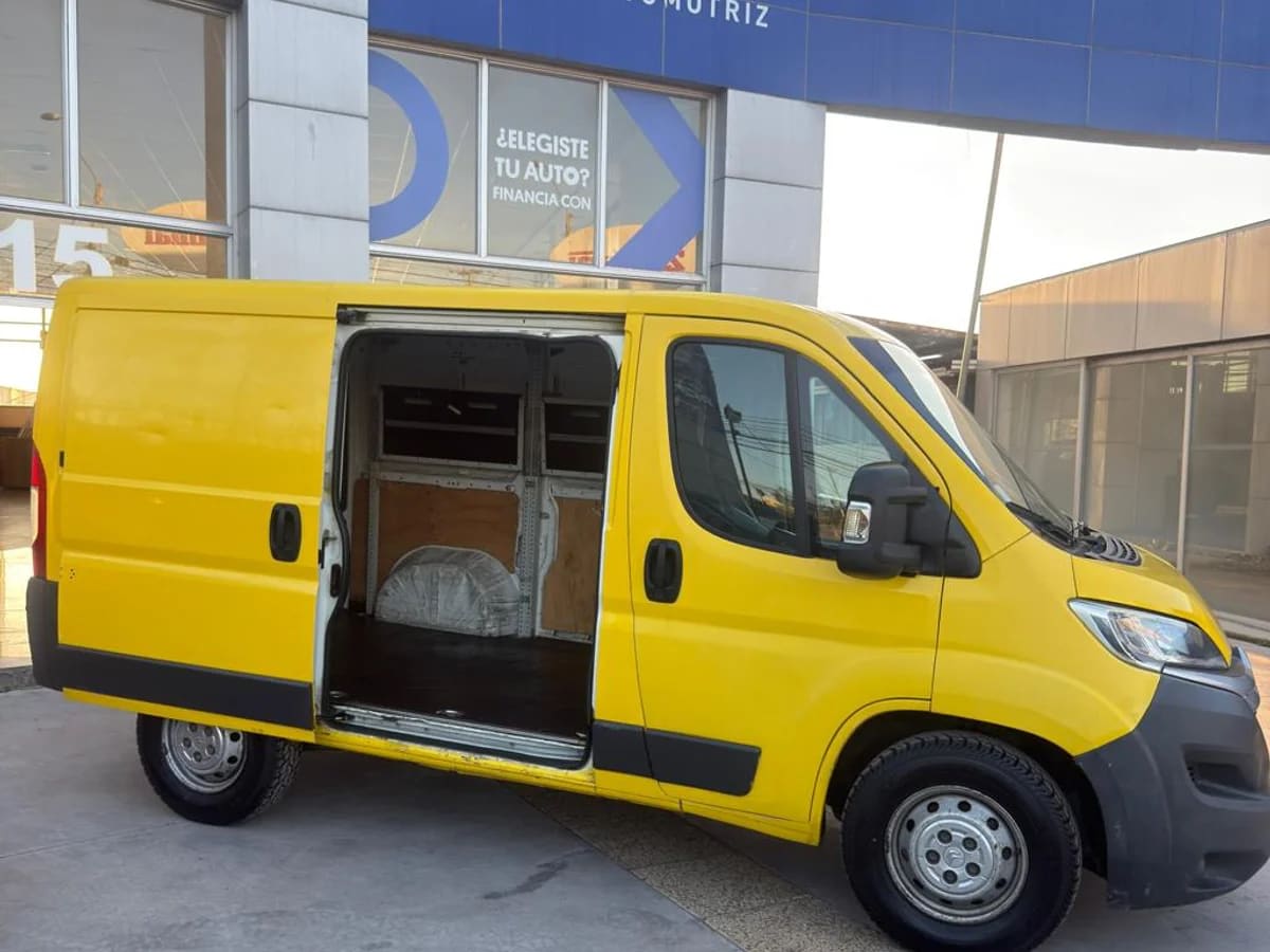 2018 Citroën Jumper Amarillo - Miniatura 3