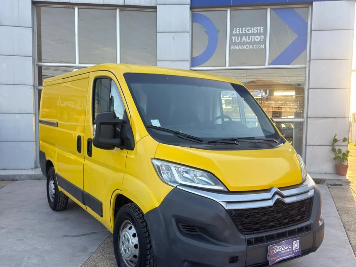 2018 Citroën Jumper Amarillo - Miniatura 4