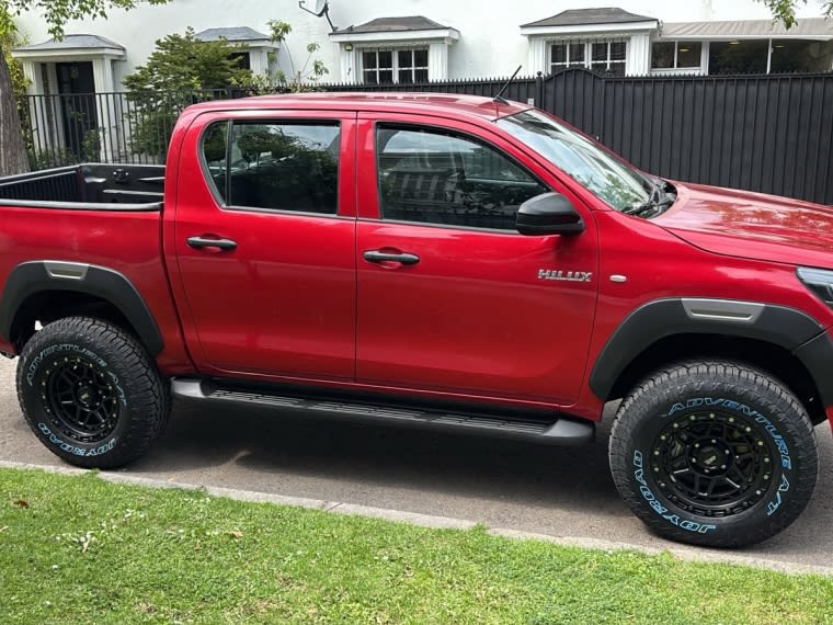 2024 Toyota Hilux DCAB - Miniatura 3
