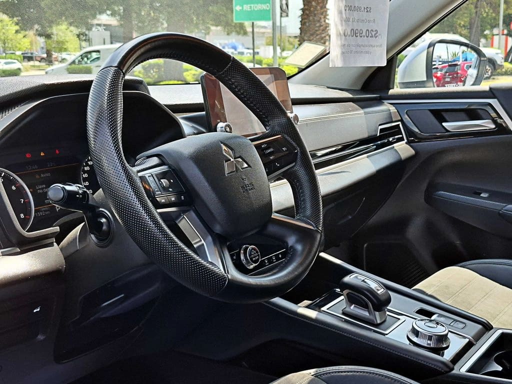 2023 Mitsubishi Outlander 2.5 - Miniatura 7