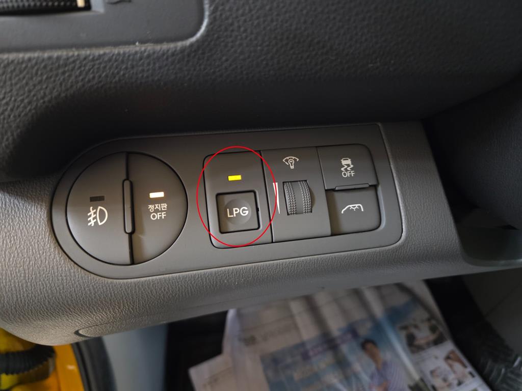 2019 Hyundai Starex Diesel Amarillo - Miniatura 8