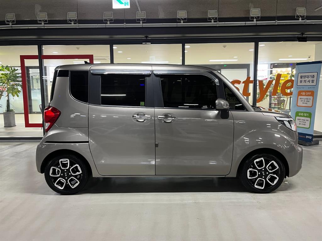 2021 KIA Ray Gasoline Gris - Miniatura 3