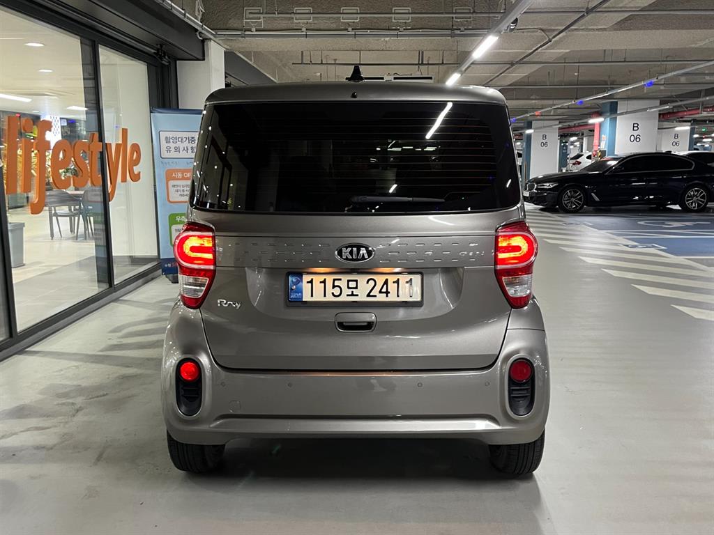 2021 KIA Ray Gasoline Gris - Miniatura 6
