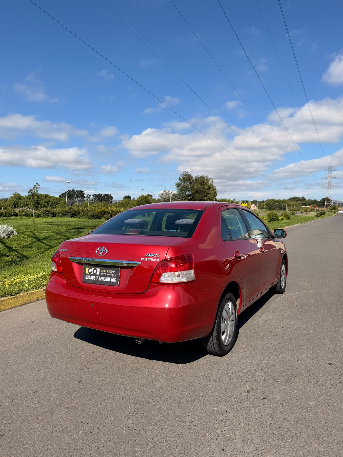 2011 Toyota YARIS XLI Rojo - Miniatura 3
