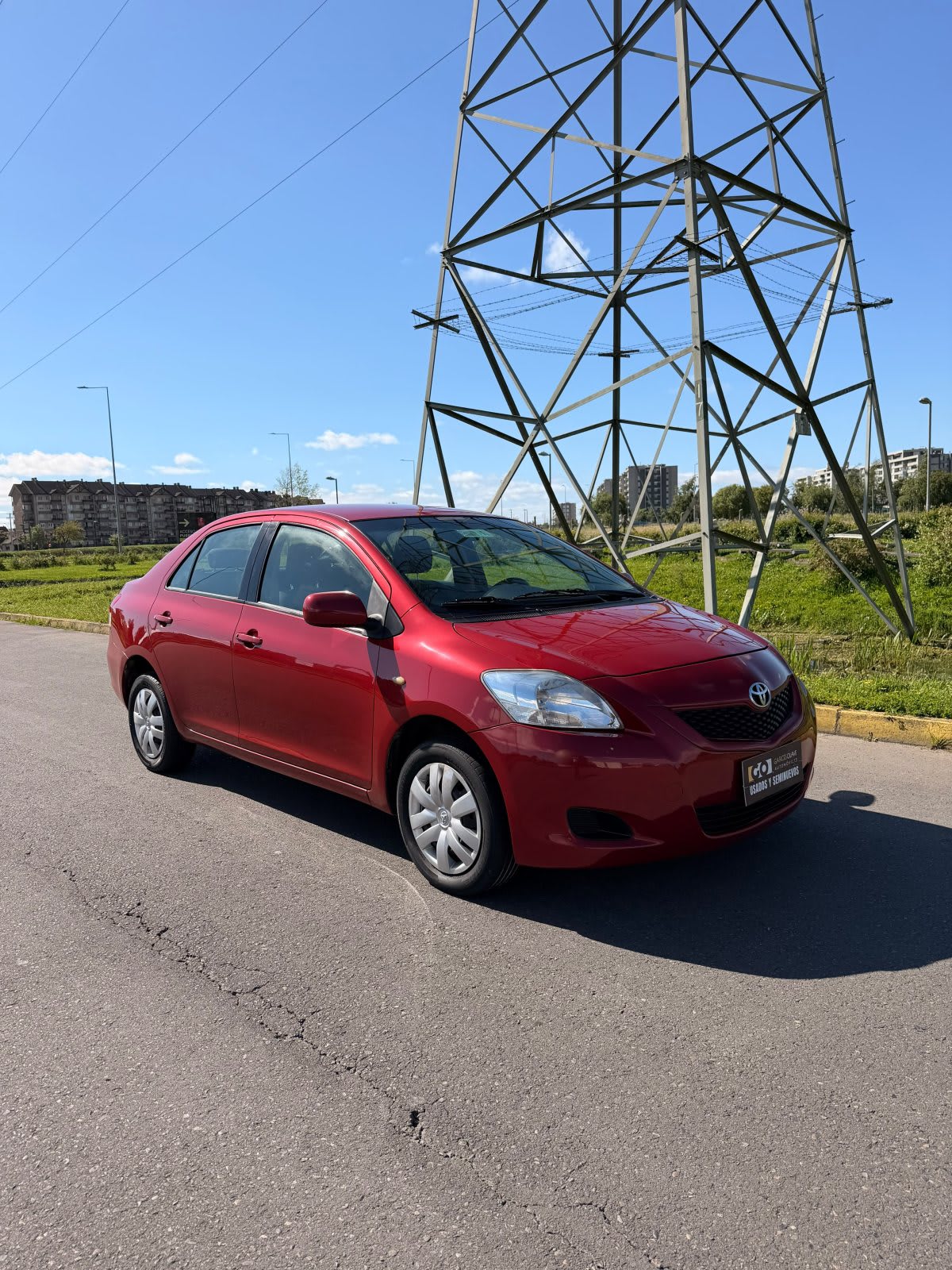2011 Toyota YARIS XLI Rojo - Miniatura 4