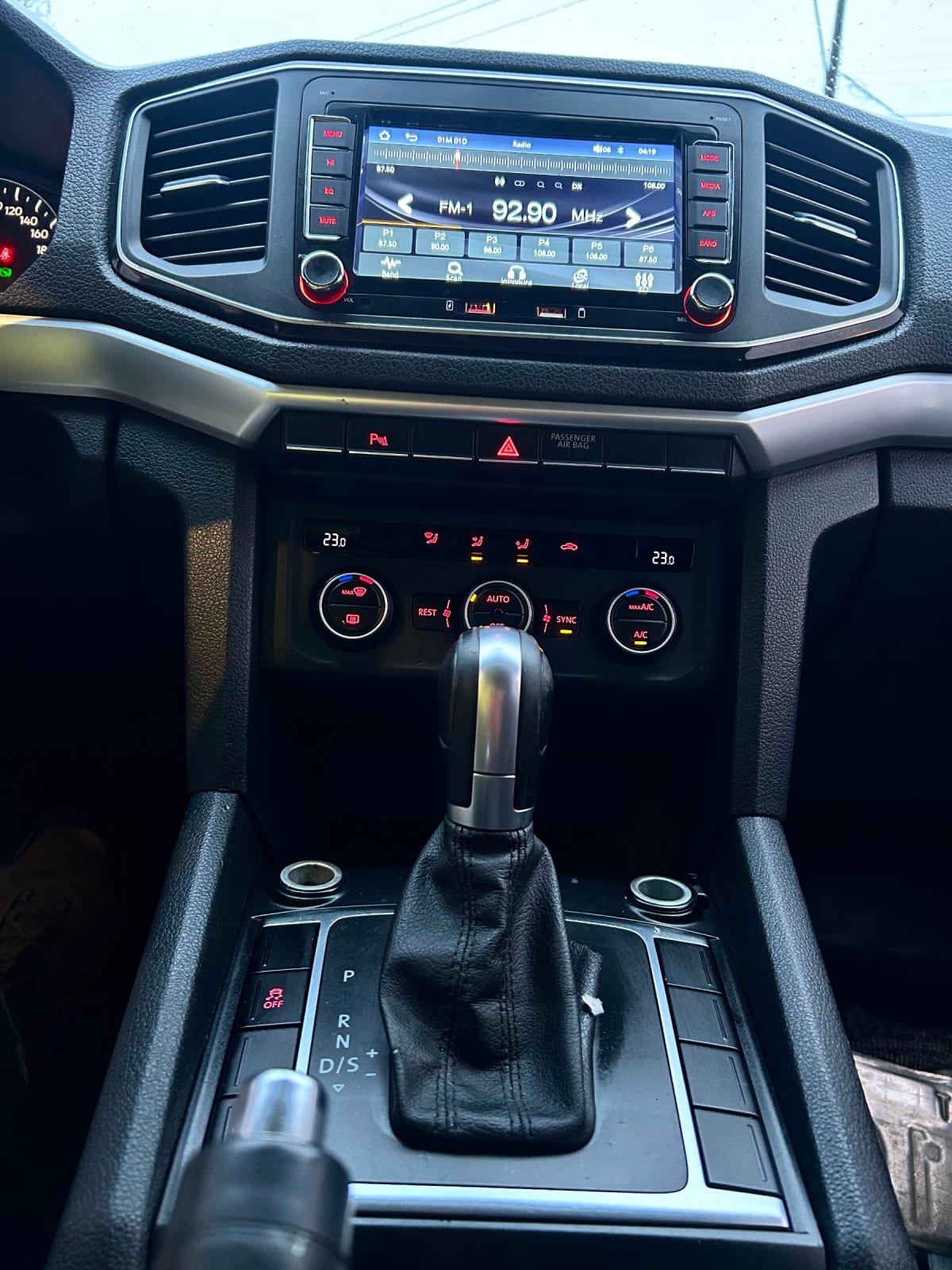 2019 Volkswagen Amarok Gris - Miniatura 7