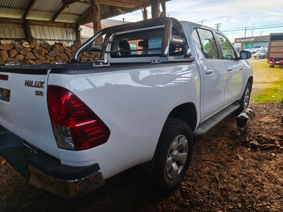 2020 Toyota Hilux Blanco - Miniatura 4