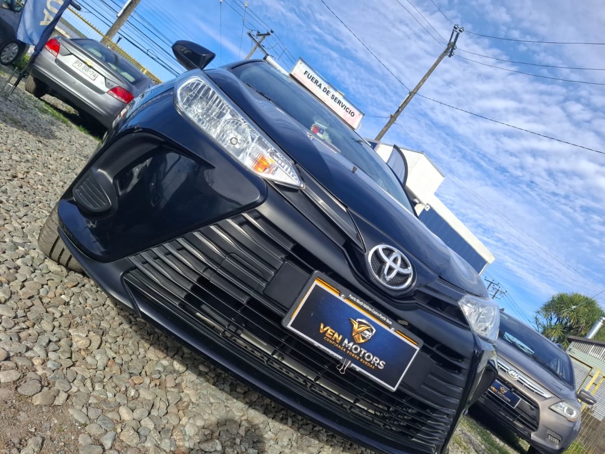 2021 Toyota Yaris Negro - Imagen 1