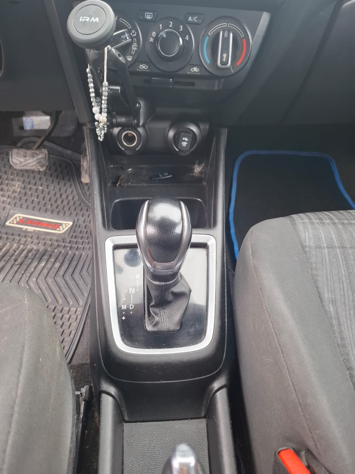 2019 Suzuki Dzire Beige - Miniatura 9