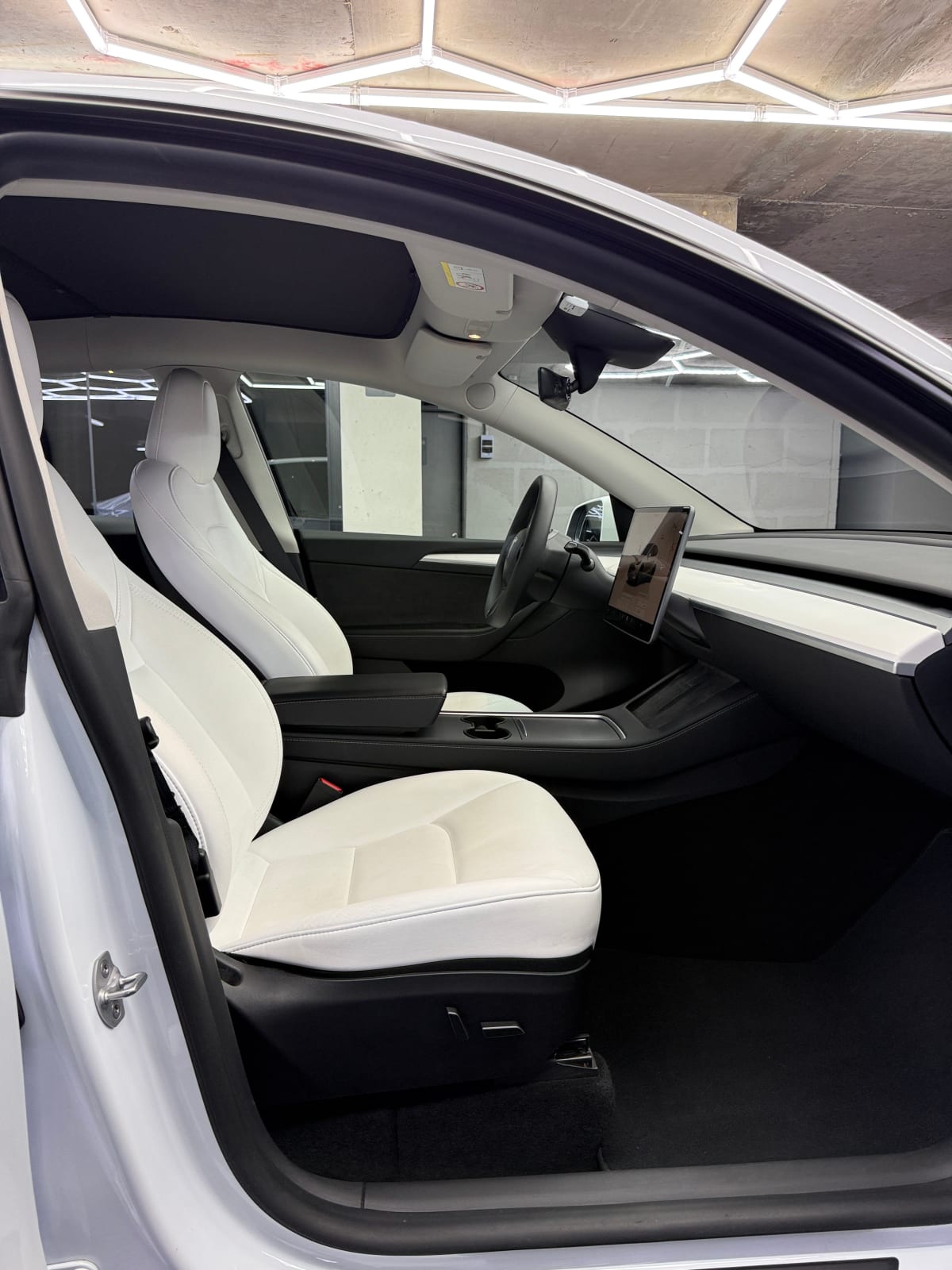 2024 Tesla Model Y Blanco - Miniatura 10