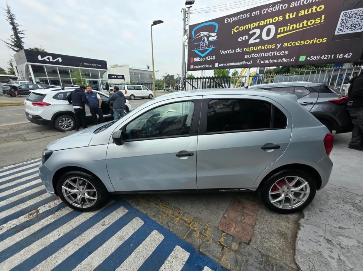 2022 Volkswagen Gol HB - Miniatura 8