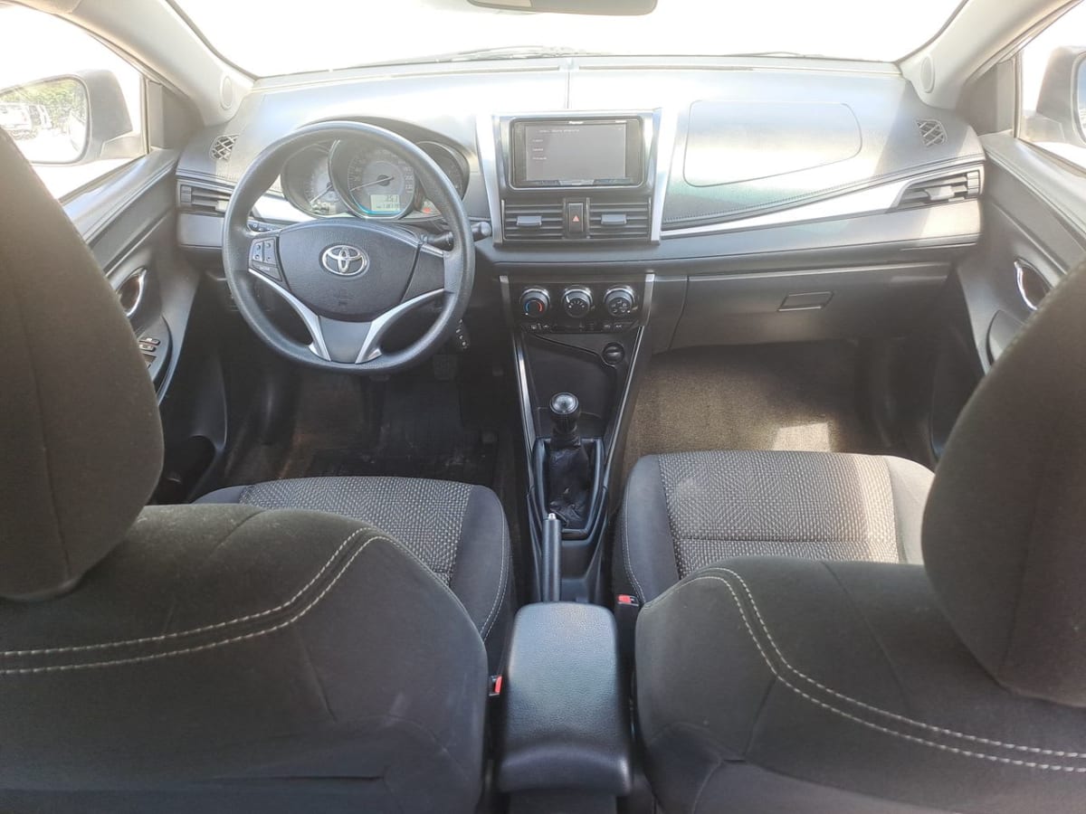 2017 TOYOTA YARIS 1.5 Gris - Miniatura 10