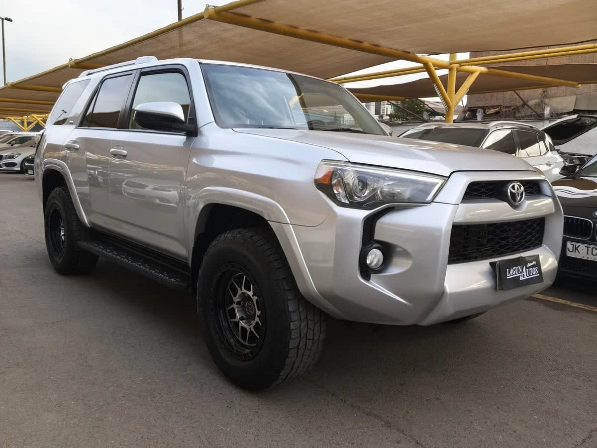 2018 Toyota 4RUNNER 4X4 4.0 AUT Plata - Miniatura 3