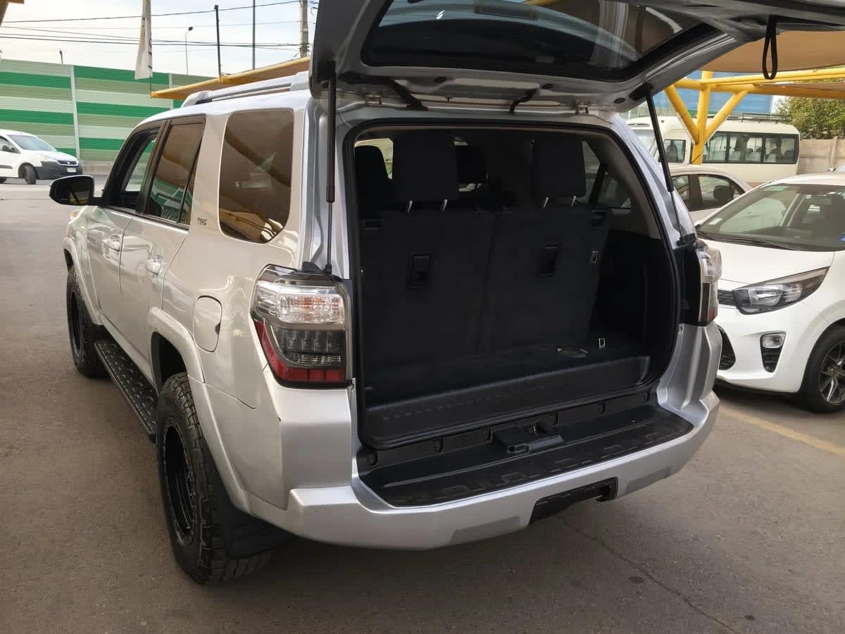 2018 Toyota 4RUNNER 4X4 4.0 AUT Plata - Miniatura 4