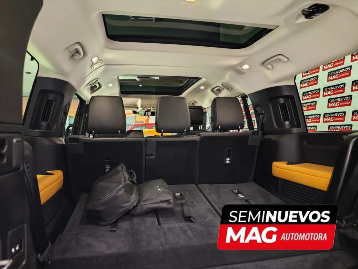 2024 Land Rover Defender 3.0 Gris - Miniatura 9