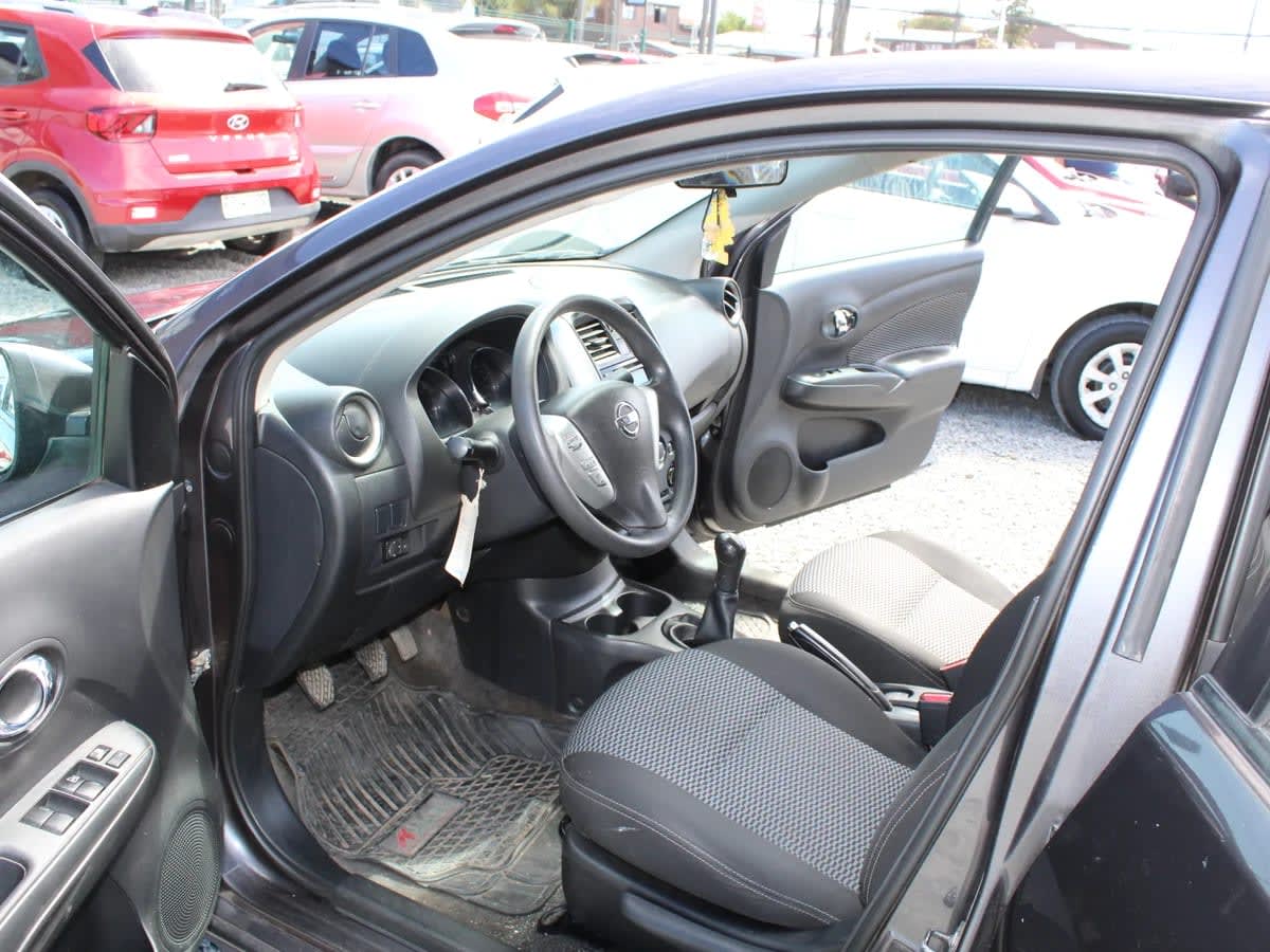 2018 Nissan Versa SENSE Gris - Miniatura 9