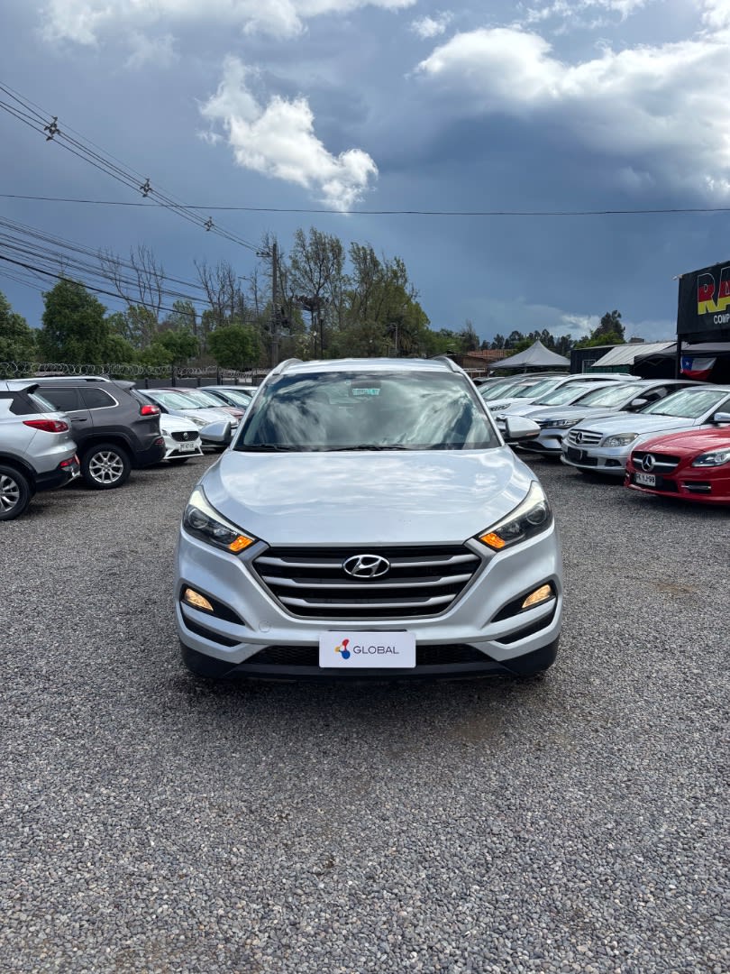 2018 Hyundai Tucson GL Plata - Imagen 1