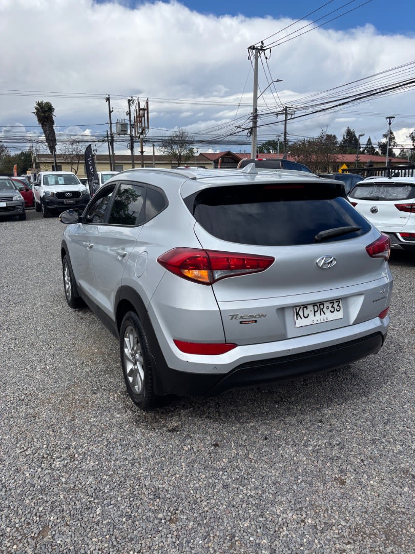 2018 Hyundai Tucson GL Plata - Miniatura 8