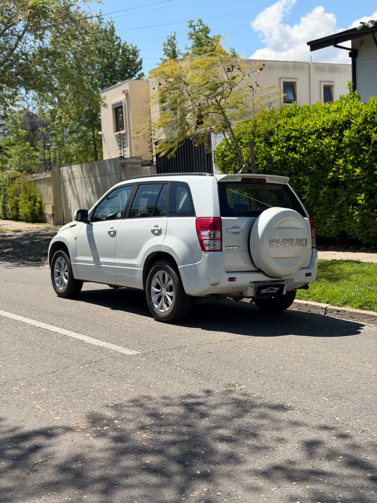 2016 Suzuki Grand Nomade - Miniatura 3
