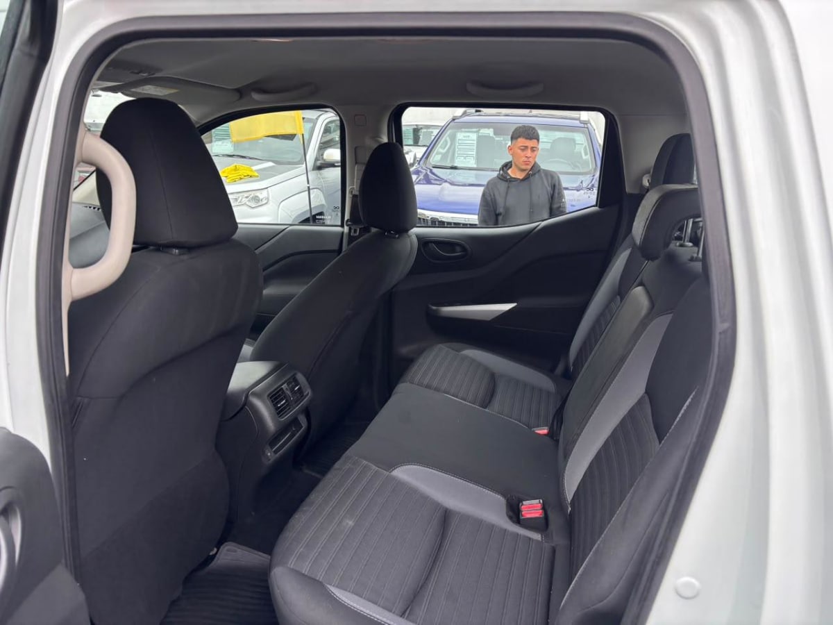 2024 Nissan NAVARA D CAB 2.3 D Blanco - Miniatura 9