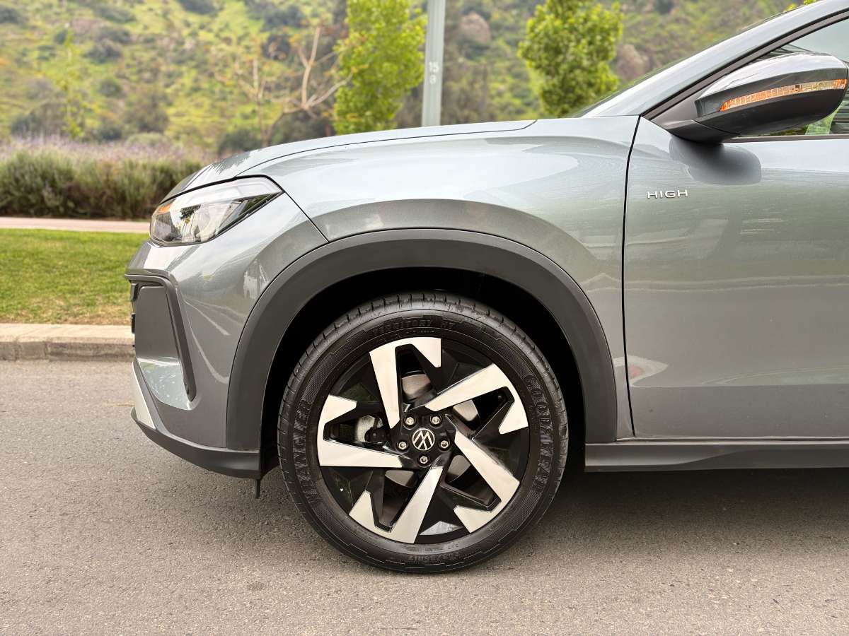 2026 Volkswagen Tera Highline Gris - Miniatura 5