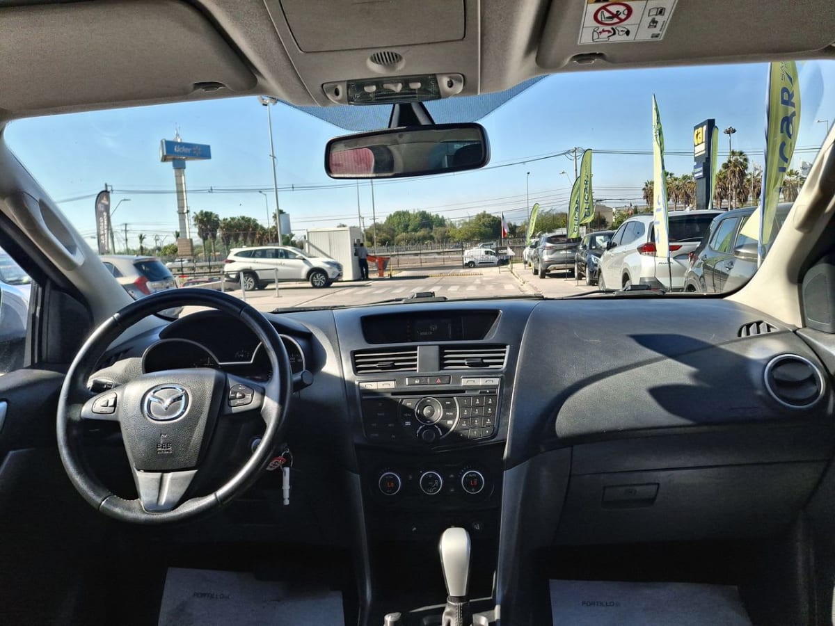 2022 Mazda BT-50 3.2 Gris - Miniatura 10