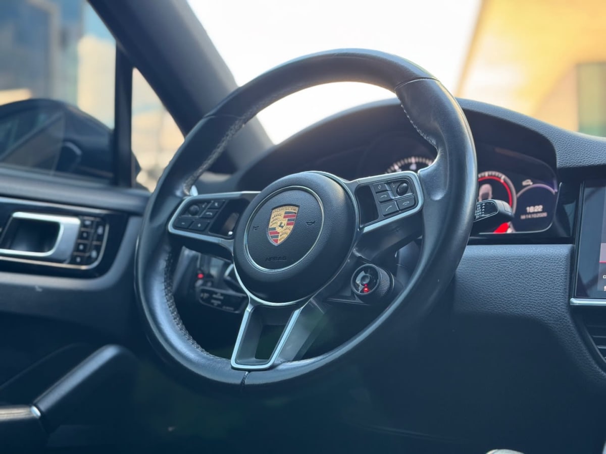 2020 Porsche CAYENNE COUPE - Miniatura 10
